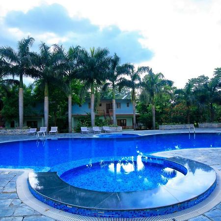 Chitwan Paradise Hotel Саураха Экстерьер фото