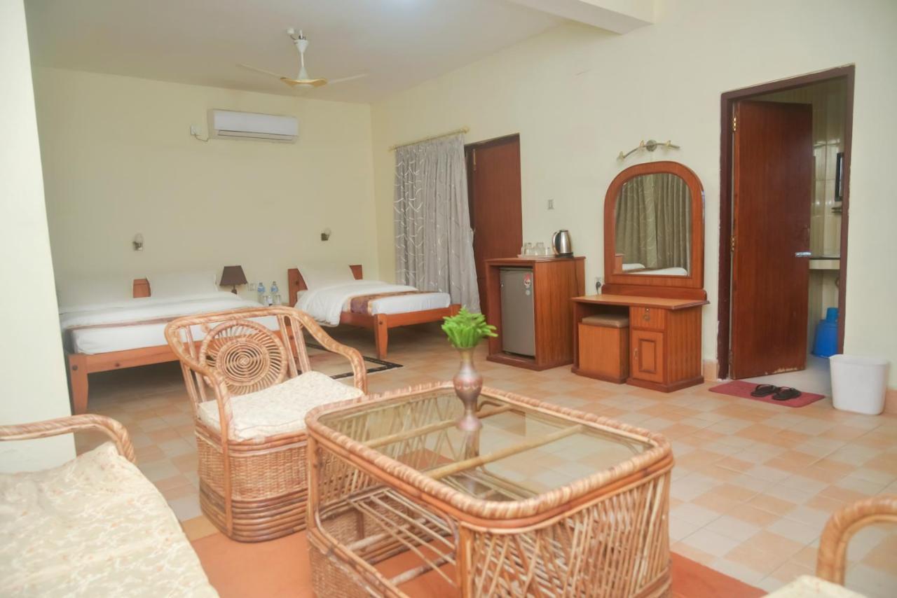 Chitwan Paradise Hotel Саураха Экстерьер фото