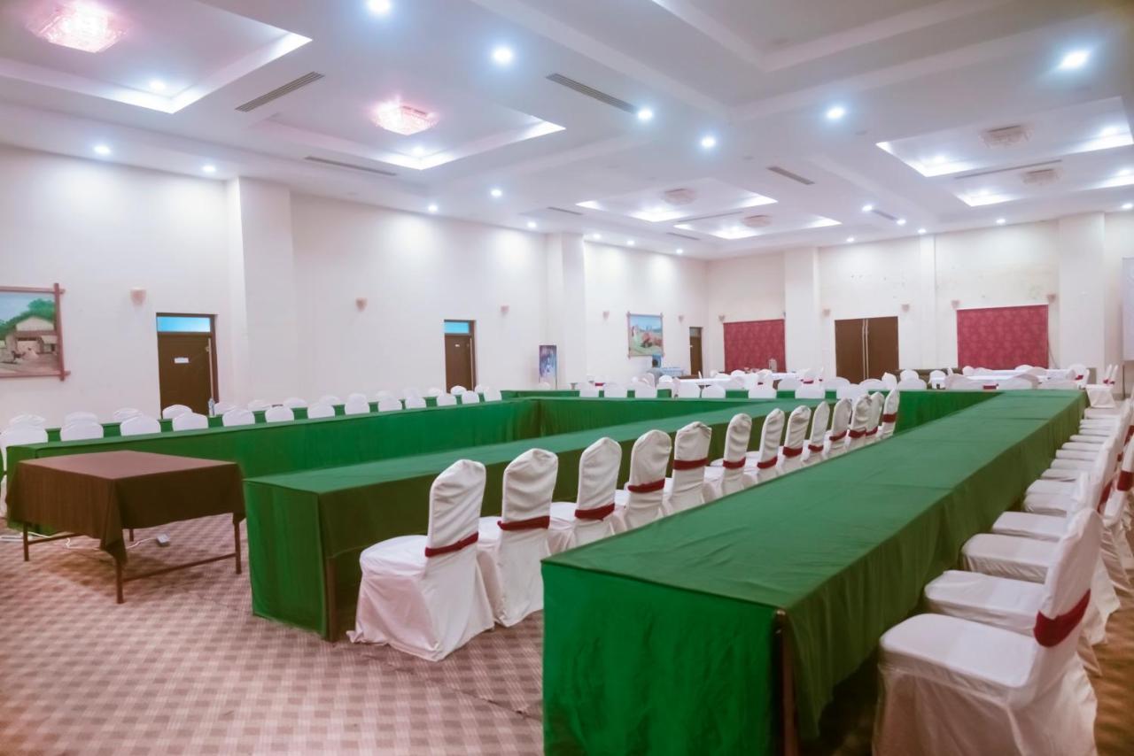 Chitwan Paradise Hotel Саураха Экстерьер фото
