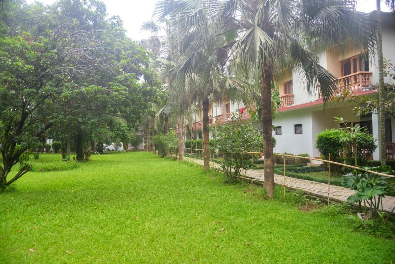 Chitwan Paradise Hotel Саураха Экстерьер фото