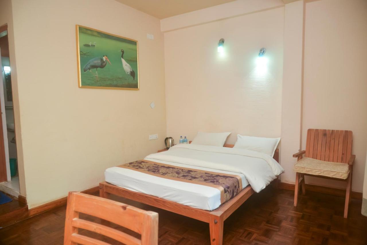 Chitwan Paradise Hotel Саураха Экстерьер фото