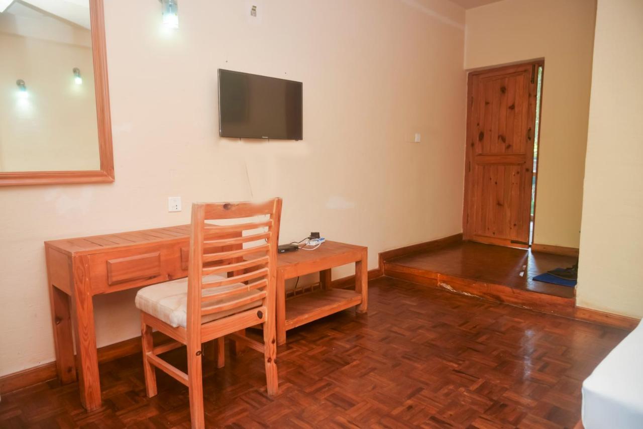 Chitwan Paradise Hotel Саураха Экстерьер фото