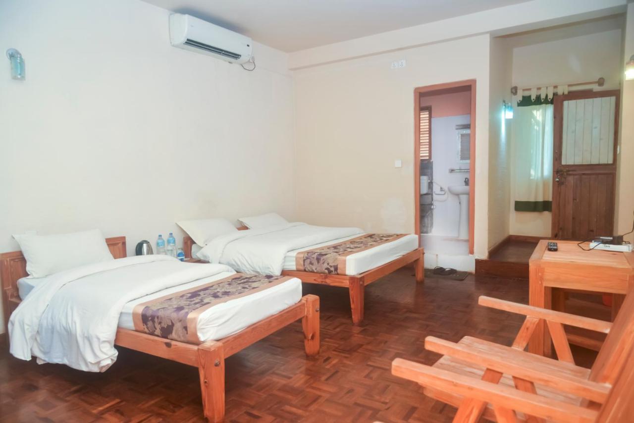 Chitwan Paradise Hotel Саураха Экстерьер фото