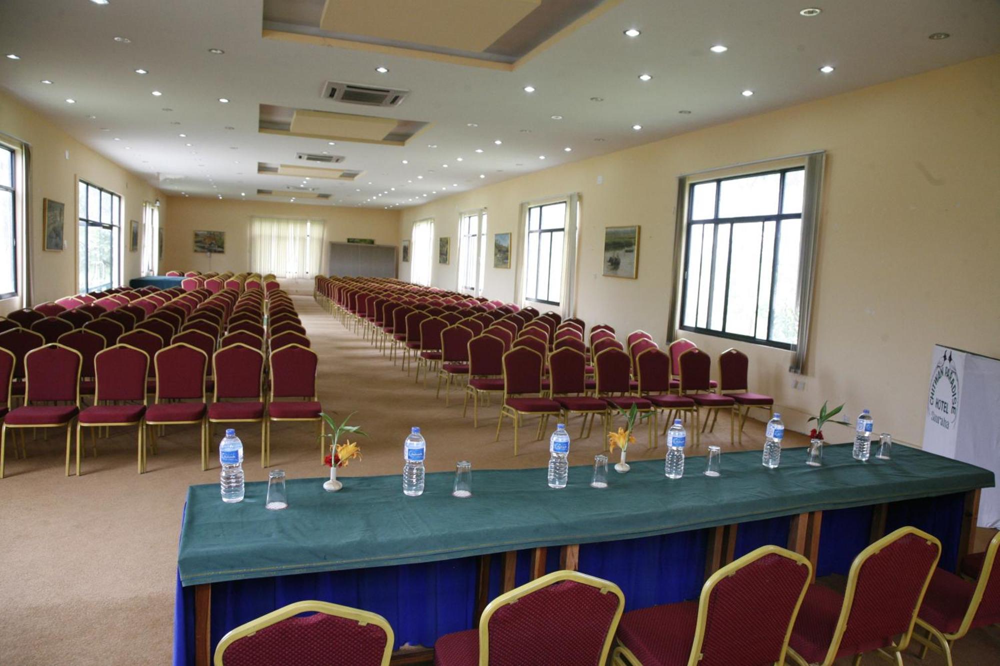 Chitwan Paradise Hotel Саураха Экстерьер фото