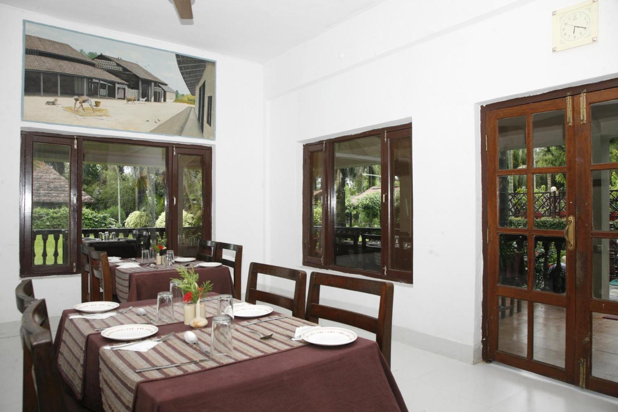 Chitwan Paradise Hotel Саураха Экстерьер фото