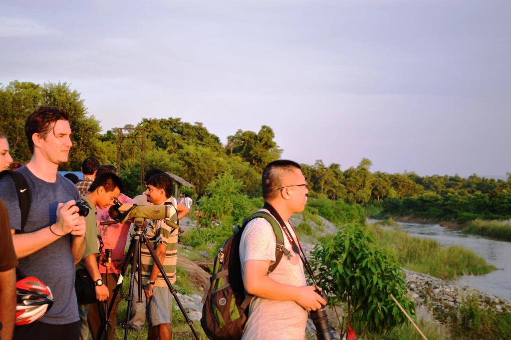 Chitwan Paradise Hotel Саураха Экстерьер фото