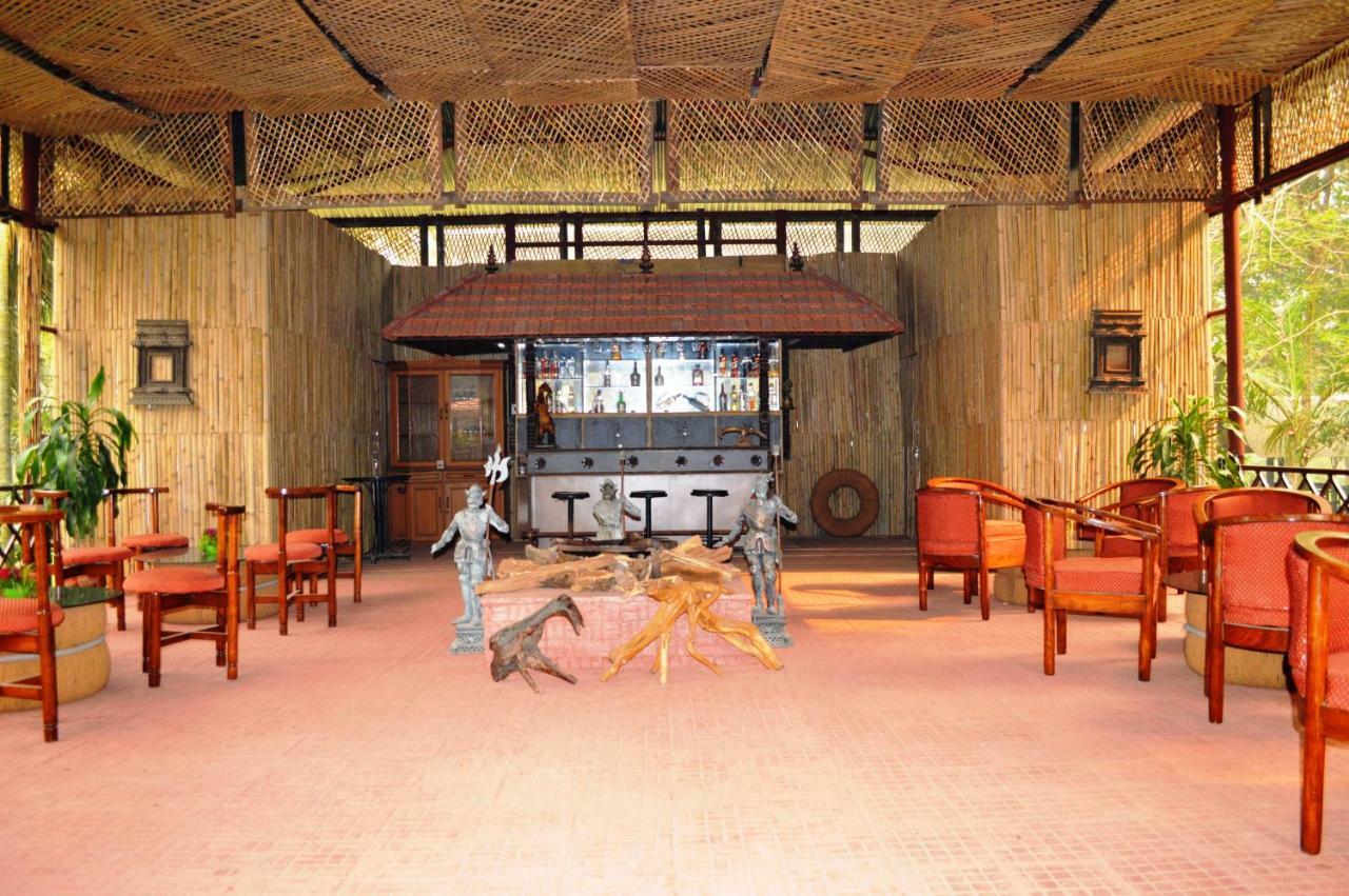 Chitwan Paradise Hotel Саураха Экстерьер фото