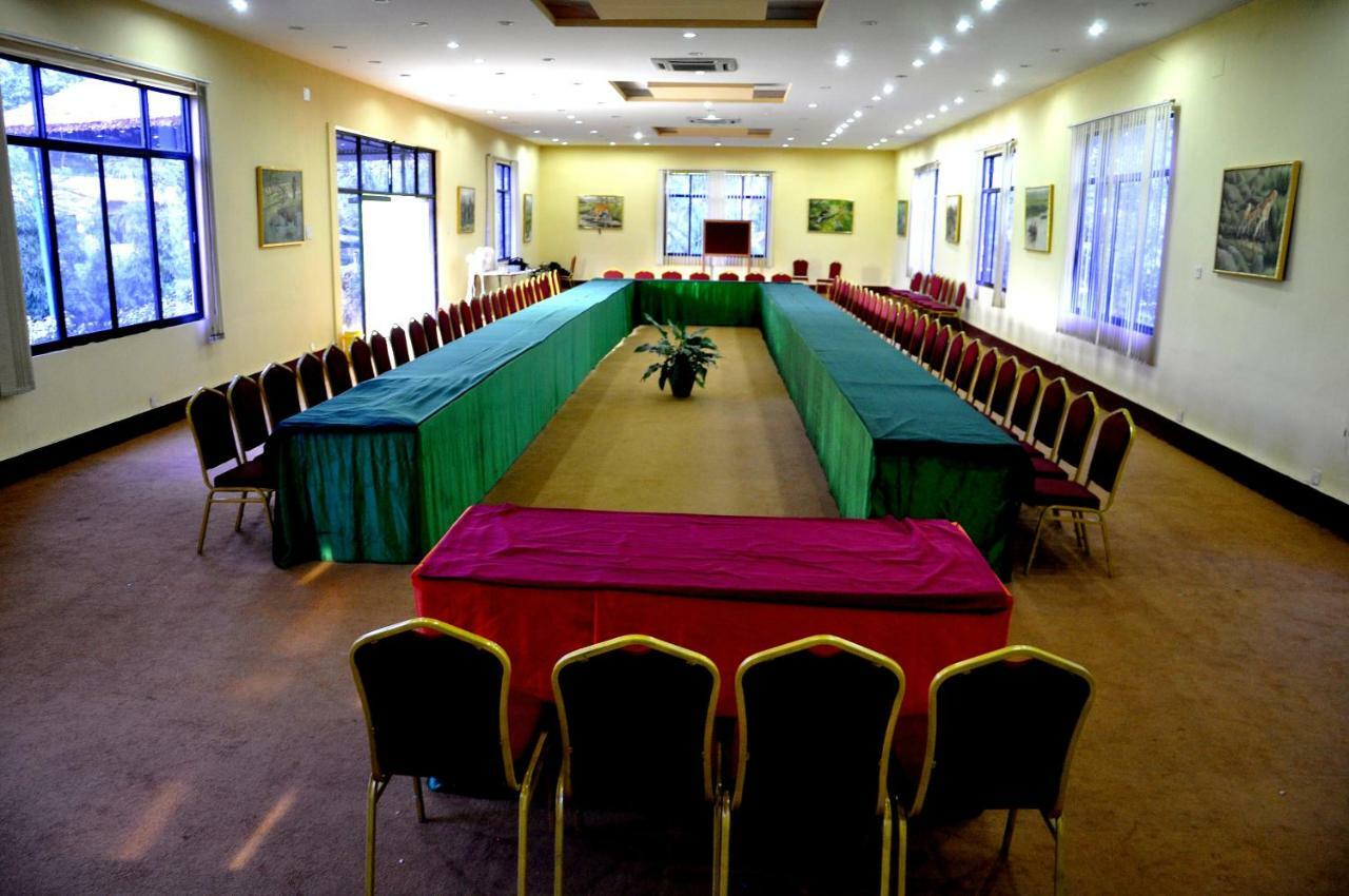 Chitwan Paradise Hotel Саураха Экстерьер фото