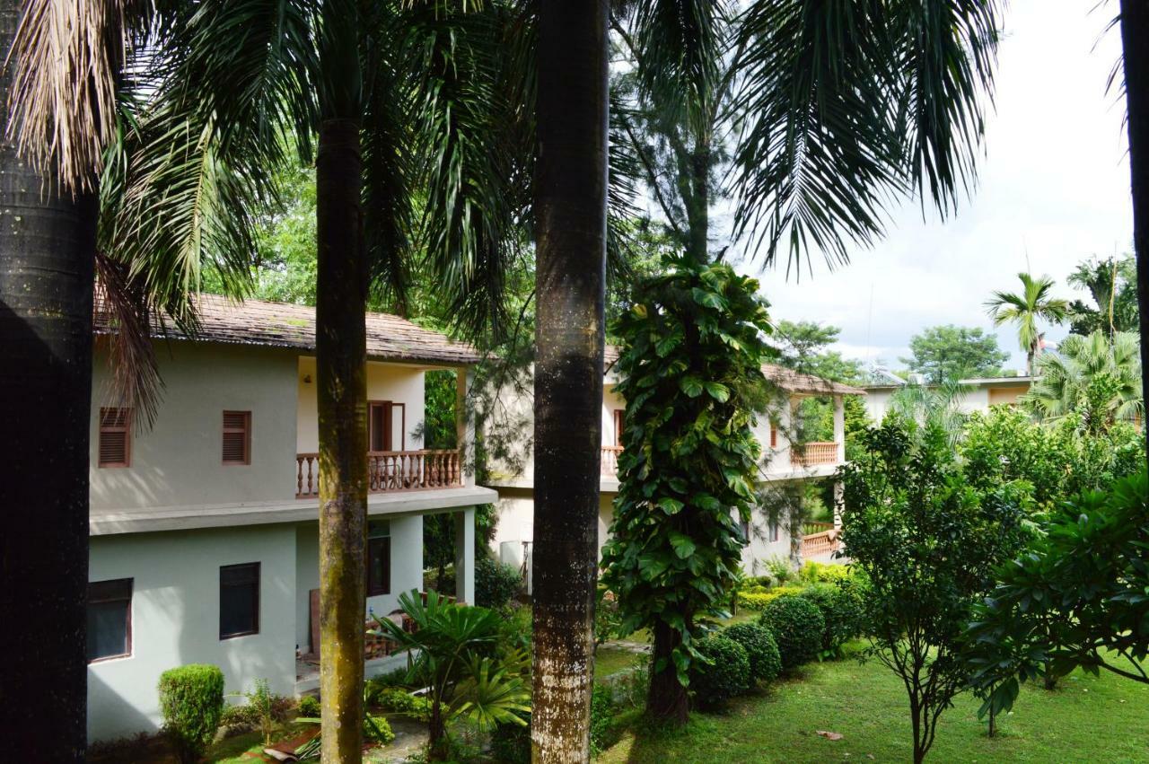 Chitwan Paradise Hotel Саураха Экстерьер фото