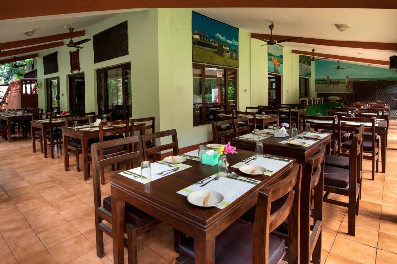Chitwan Paradise Hotel Саураха Экстерьер фото