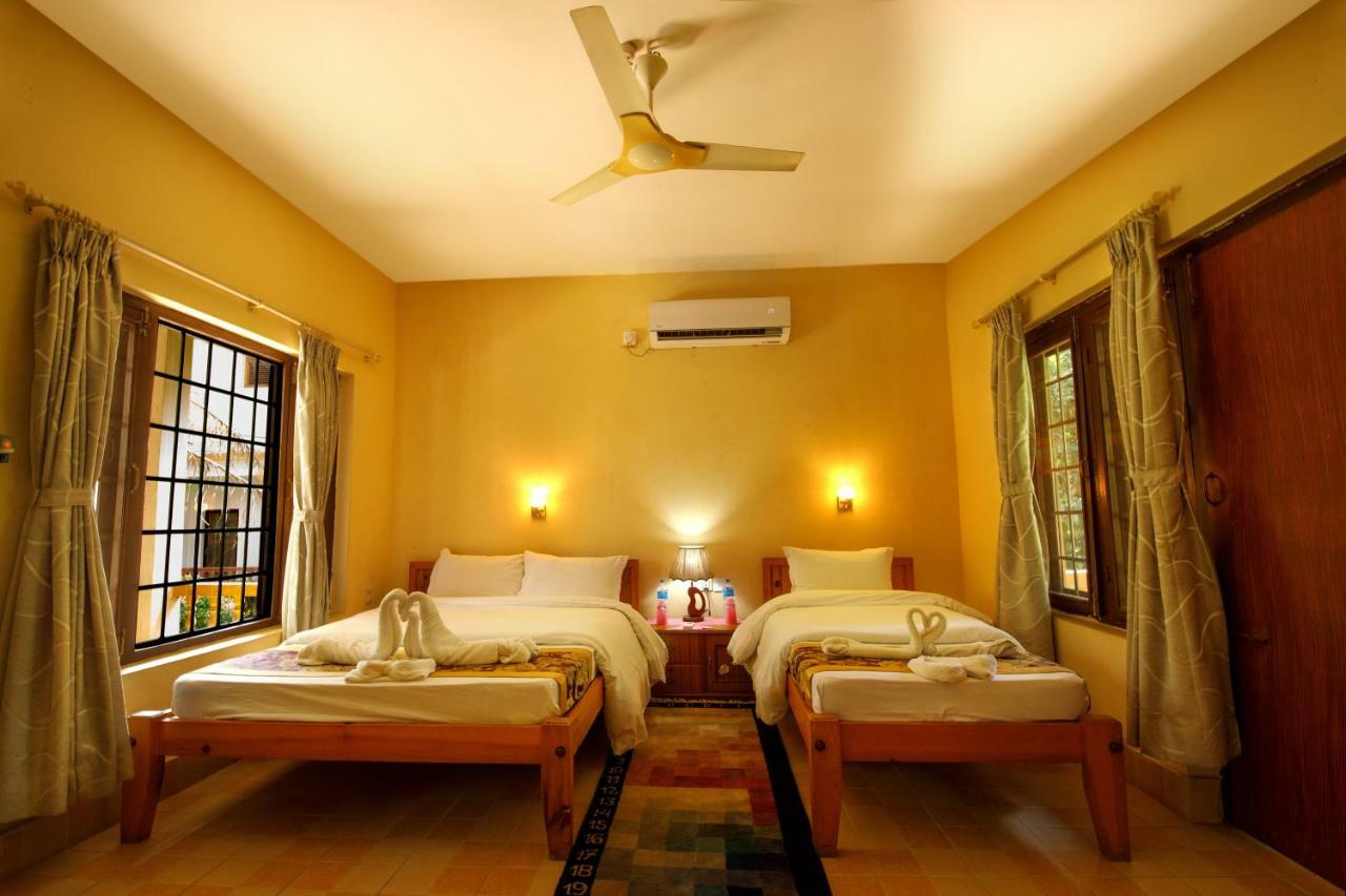 Chitwan Paradise Hotel Саураха Экстерьер фото
