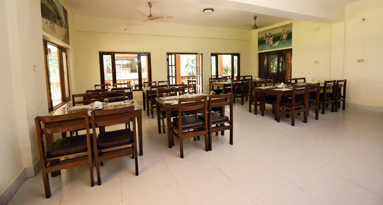 Chitwan Paradise Hotel Саураха Экстерьер фото